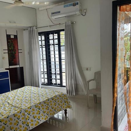 Chaithritha Ladies Homestay Thiruvananthapuram Ngoại thất bức ảnh
