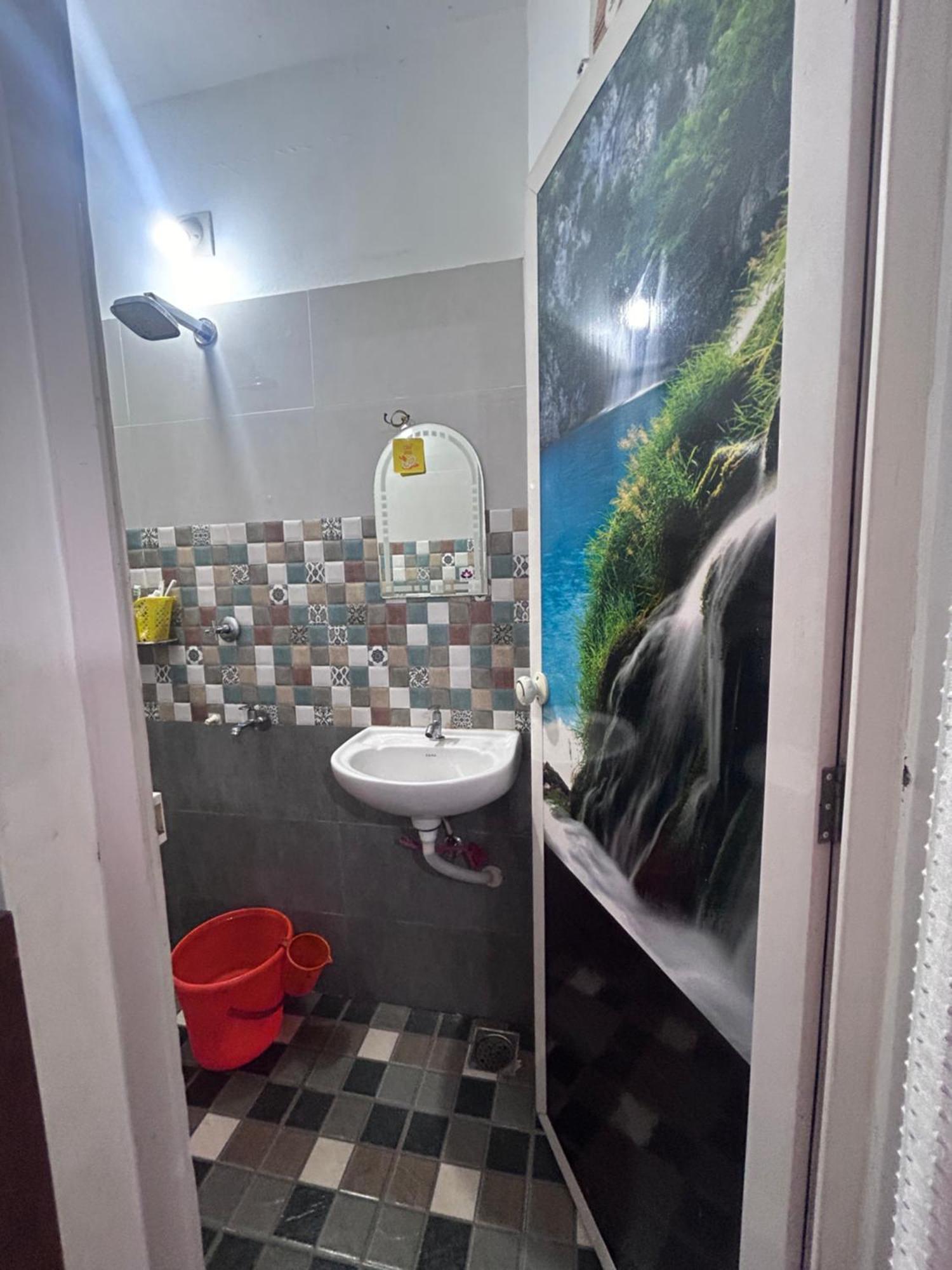 Chaithritha Ladies Homestay Thiruvananthapuram Ngoại thất bức ảnh
