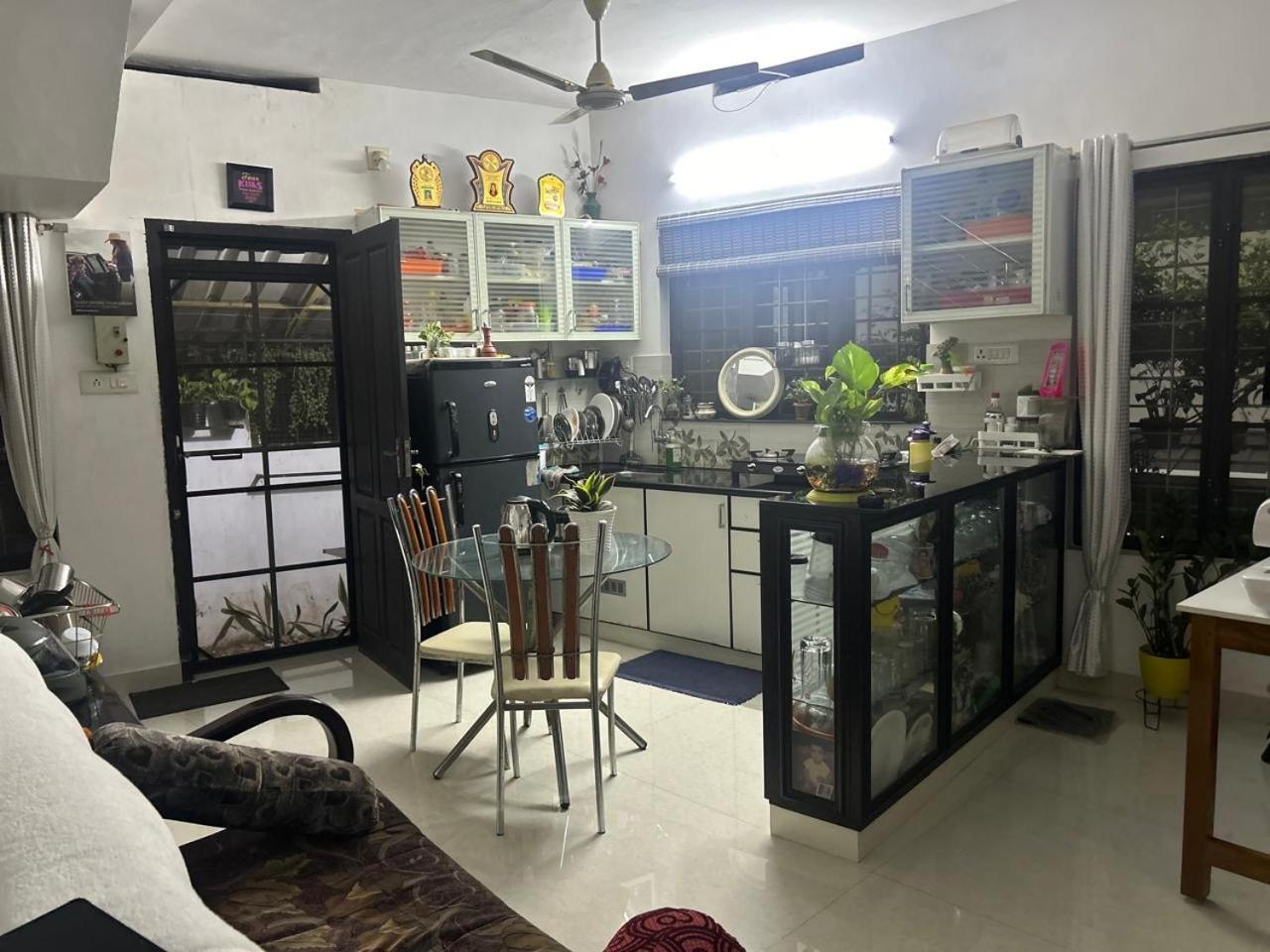 Chaithritha Ladies Homestay Thiruvananthapuram Ngoại thất bức ảnh
