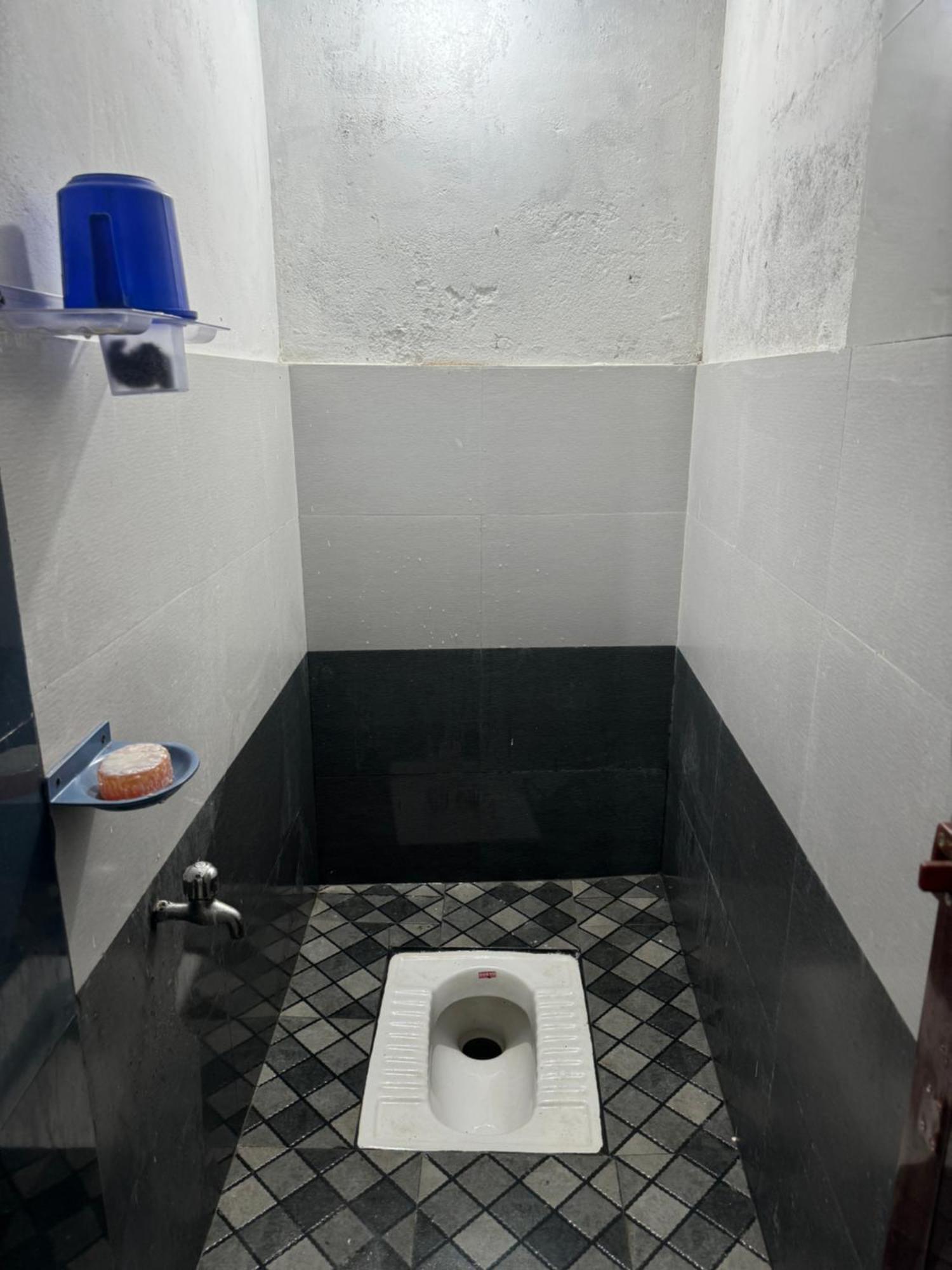 Chaithritha Ladies Homestay Thiruvananthapuram Ngoại thất bức ảnh