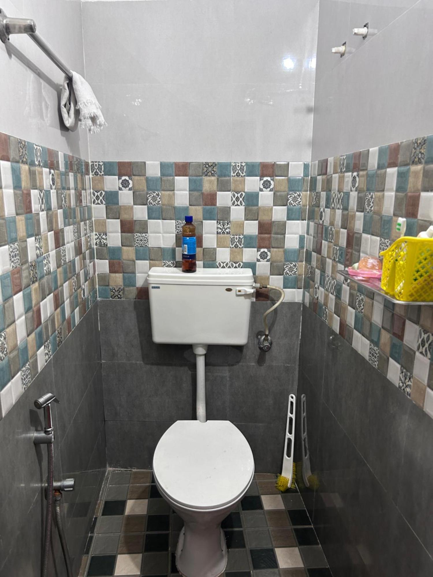 Chaithritha Ladies Homestay Thiruvananthapuram Ngoại thất bức ảnh
