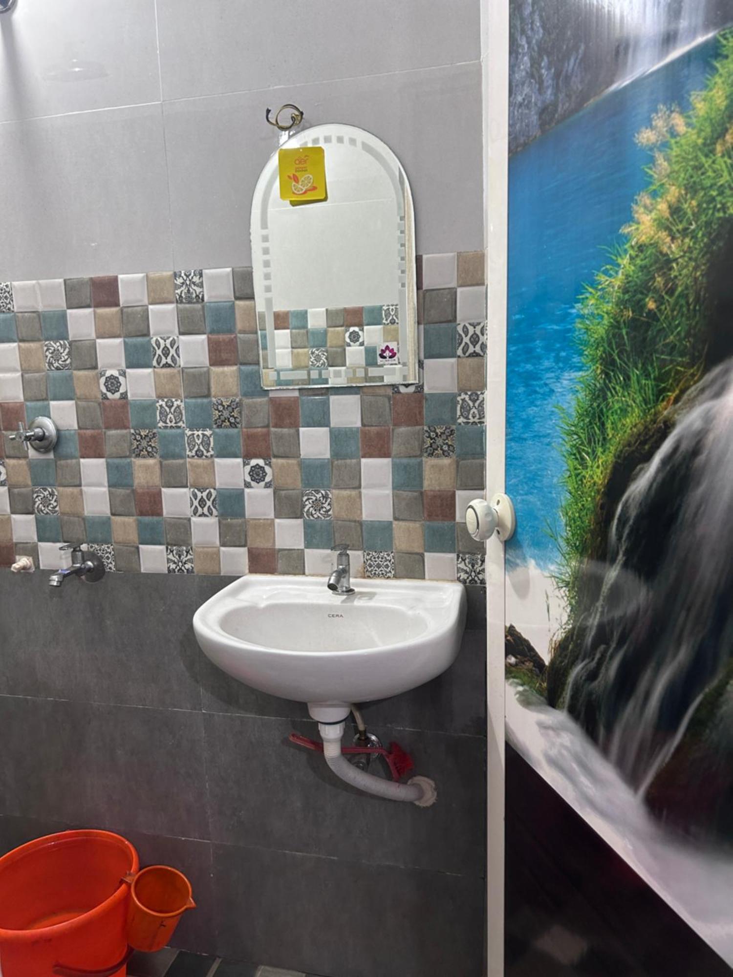 Chaithritha Ladies Homestay Thiruvananthapuram Ngoại thất bức ảnh