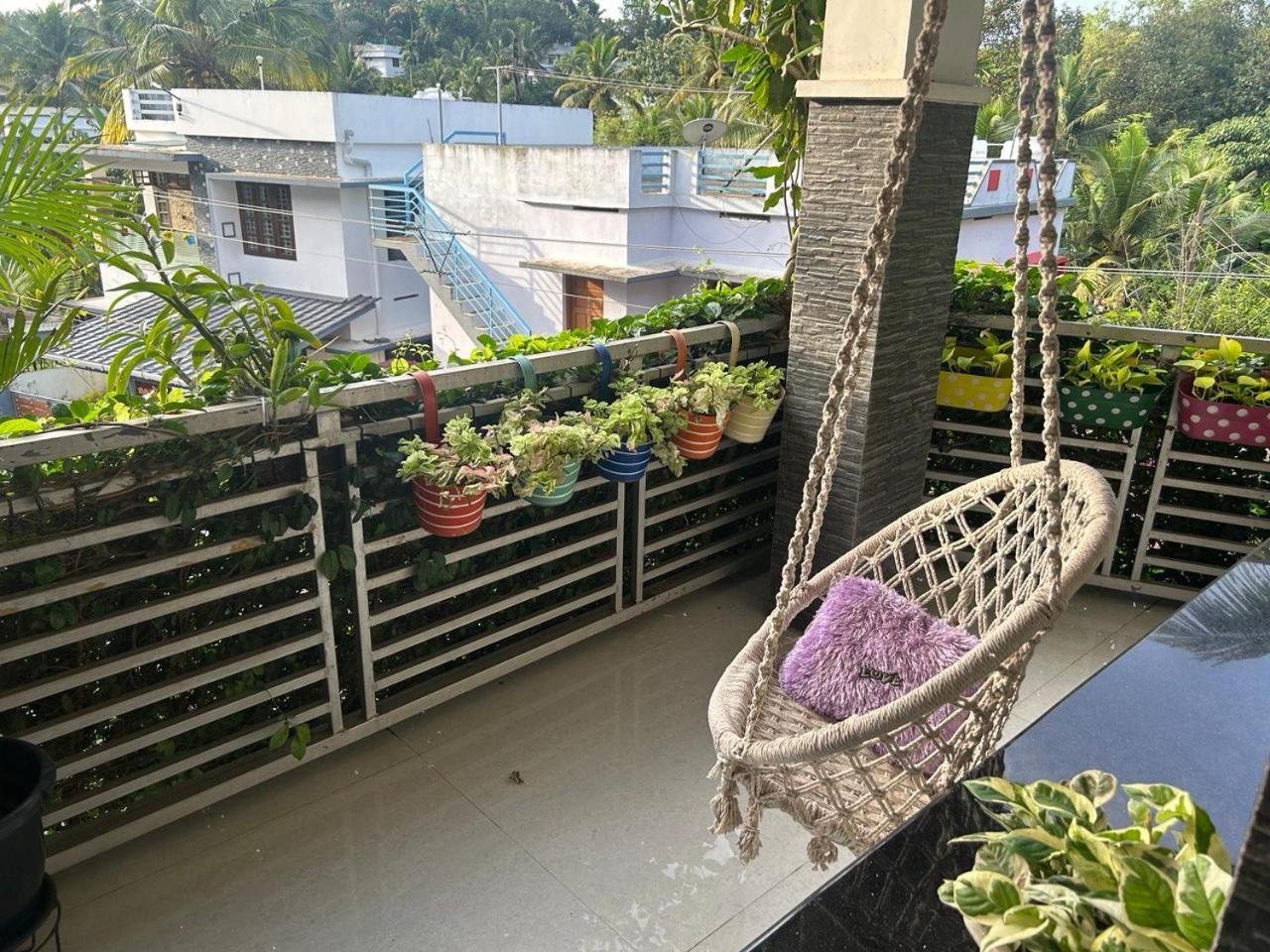 Chaithritha Ladies Homestay Thiruvananthapuram Ngoại thất bức ảnh