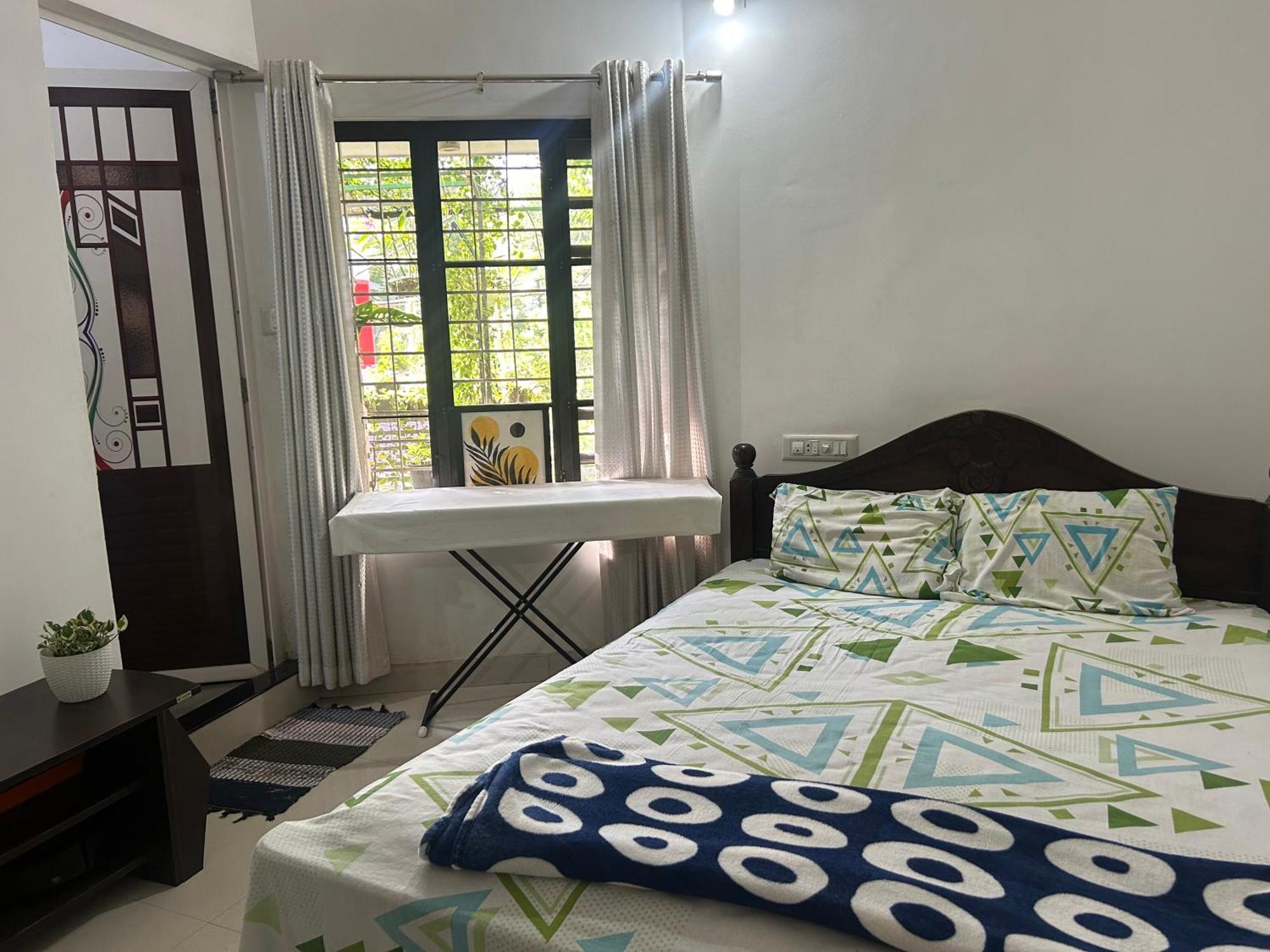 Chaithritha Ladies Homestay Thiruvananthapuram Ngoại thất bức ảnh