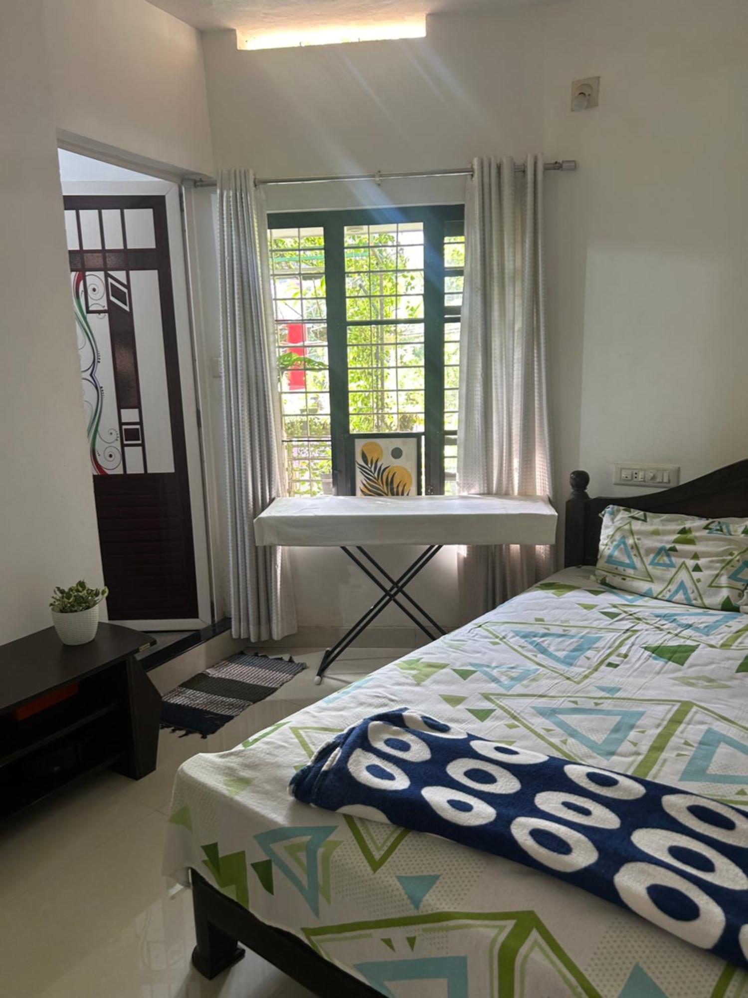 Chaithritha Ladies Homestay Thiruvananthapuram Ngoại thất bức ảnh