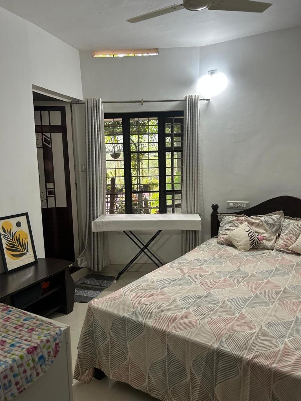 Chaithritha Ladies Homestay Thiruvananthapuram Ngoại thất bức ảnh