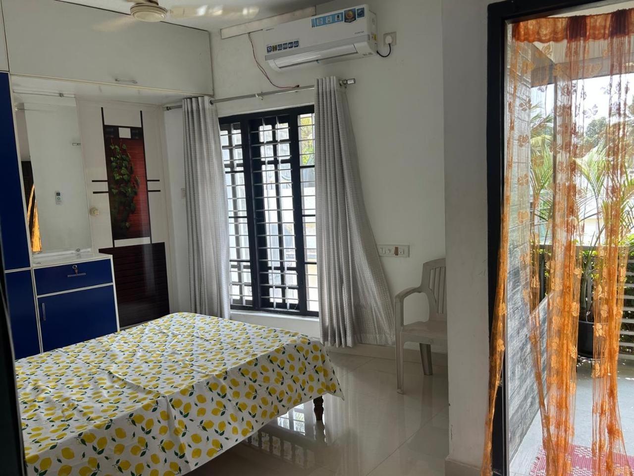 Chaithritha Ladies Homestay Thiruvananthapuram Ngoại thất bức ảnh