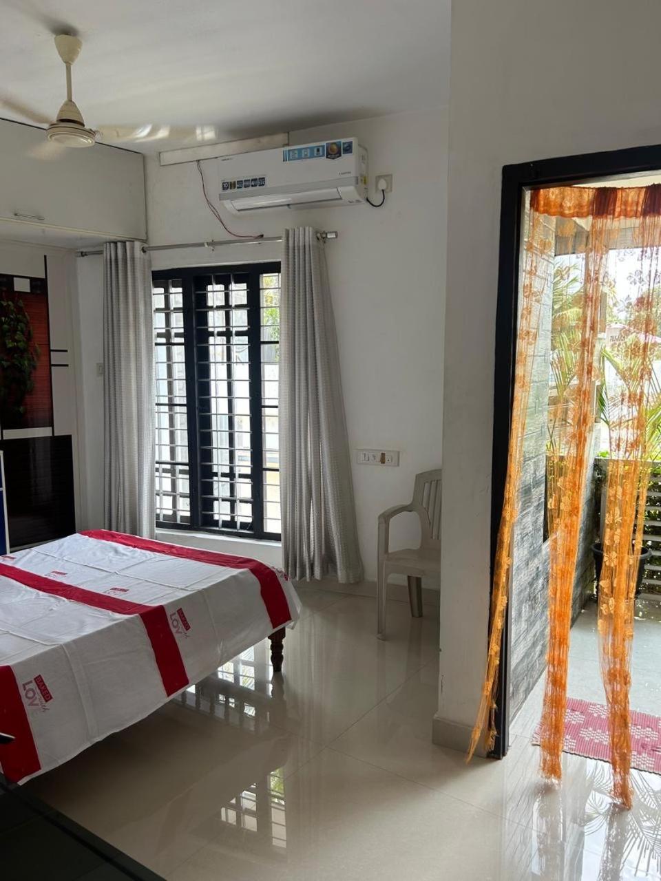 Chaithritha Ladies Homestay Thiruvananthapuram Ngoại thất bức ảnh