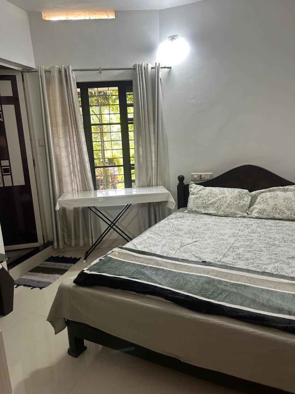 Chaithritha Ladies Homestay Thiruvananthapuram Ngoại thất bức ảnh