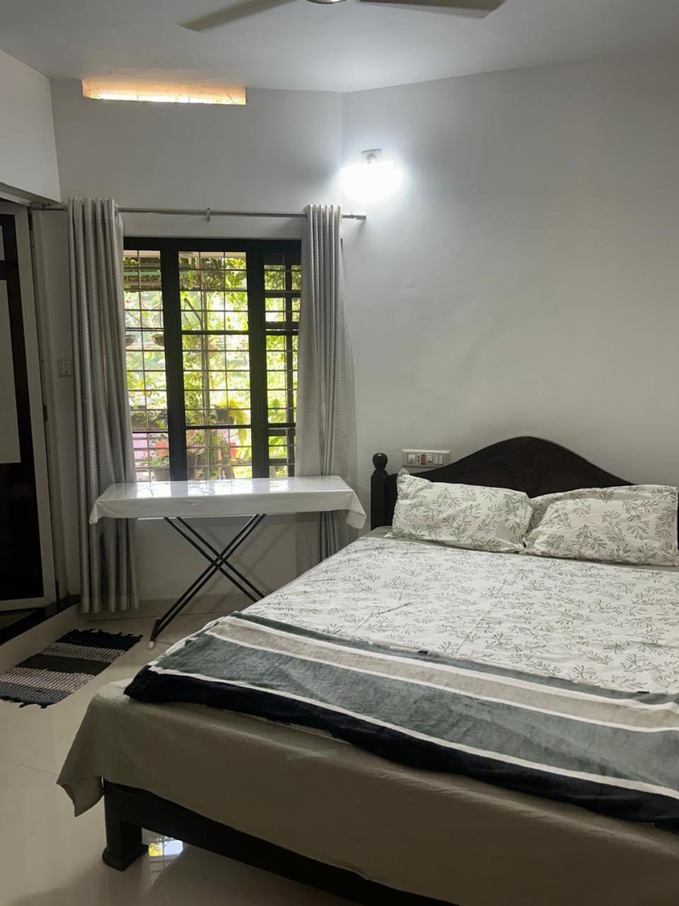Chaithritha Ladies Homestay Thiruvananthapuram Ngoại thất bức ảnh